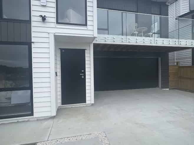 32 Grand Ridge Avenue, Flat Bush