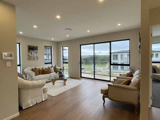 32 Grand Ridge Avenue, Flat Bush