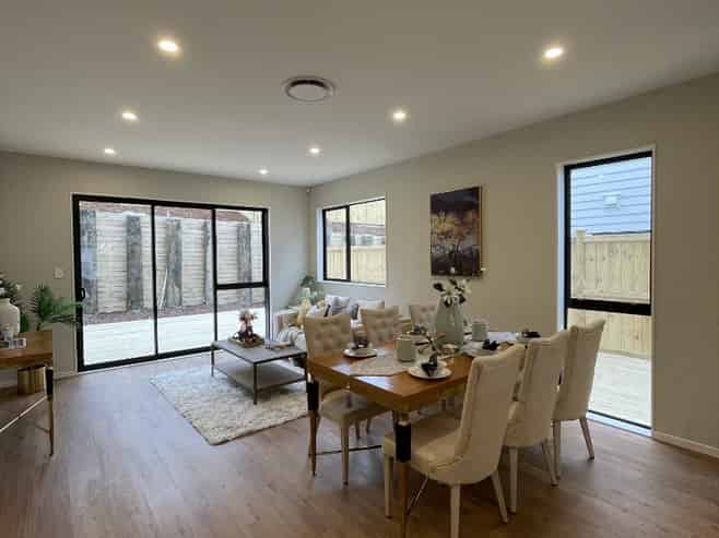 32 Grand Ridge Avenue, Flat Bush