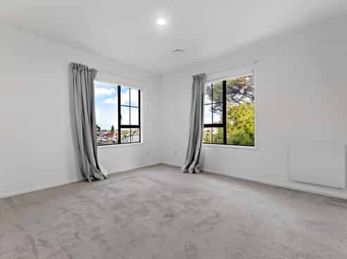 1/11 Jenanne Place, Totara Vale