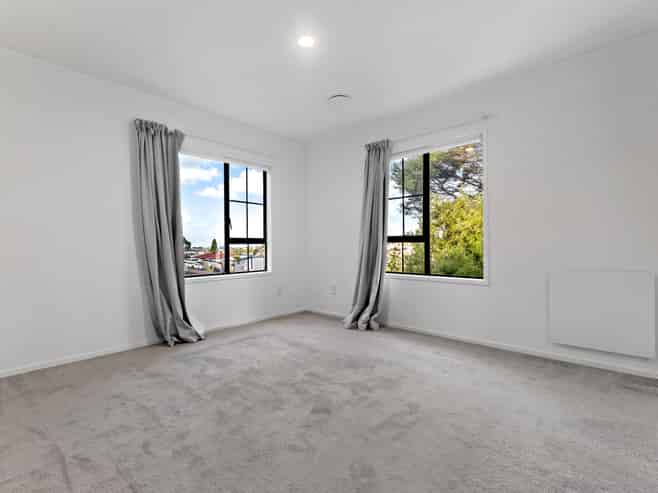 1/11 Jenanne Place, Totara Vale