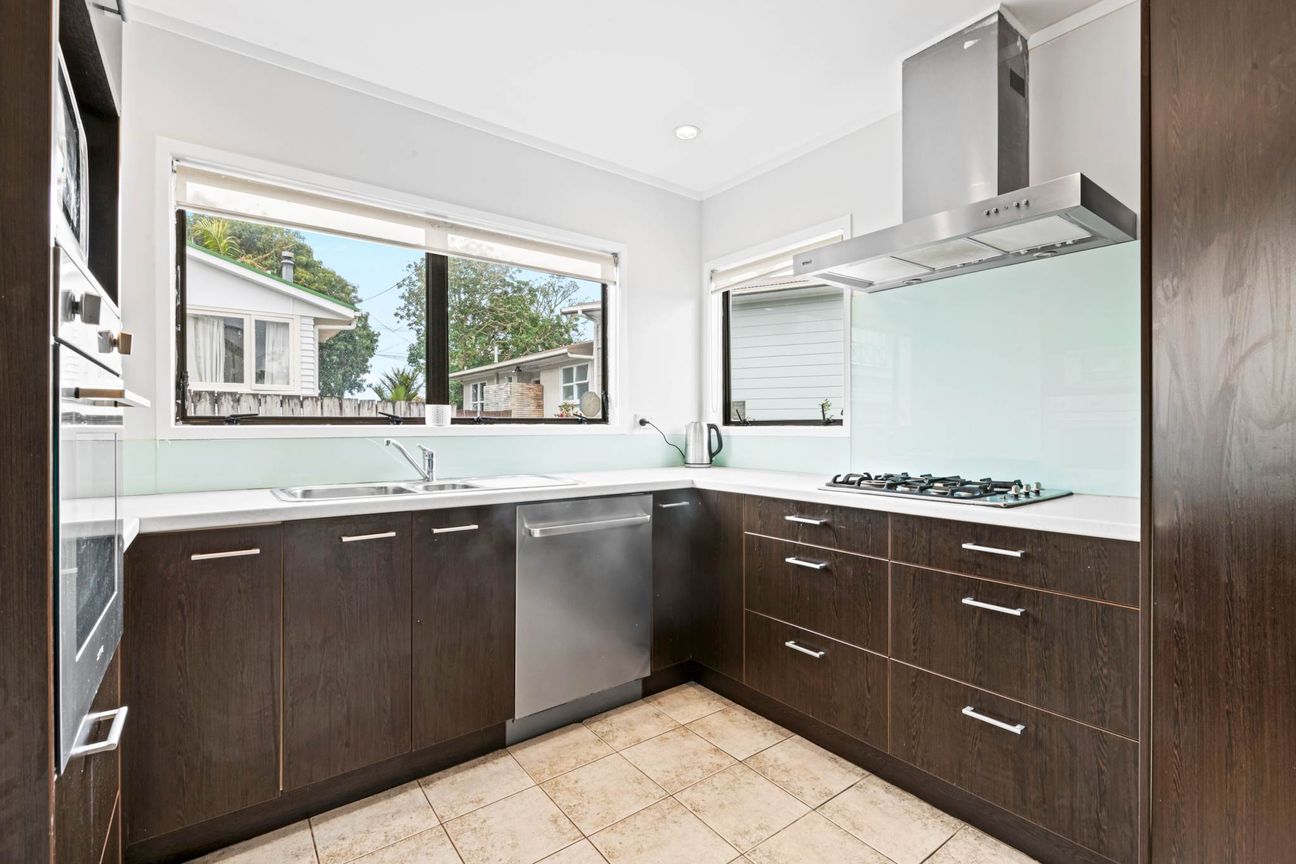 Four-Bedroom Home in a Quiet Location - Aanzicht 4