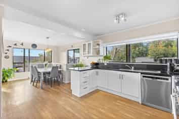 1/893 Beach Road, Waiake
