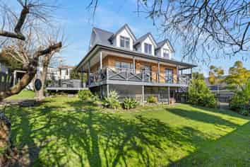 1/893 Beach Road, Waiake