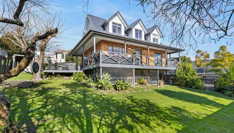 1/893 Beach Road, Waiake