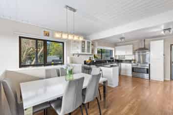 1/893 Beach Road, Waiake