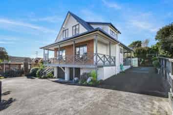 1/893 Beach Road, Waiake