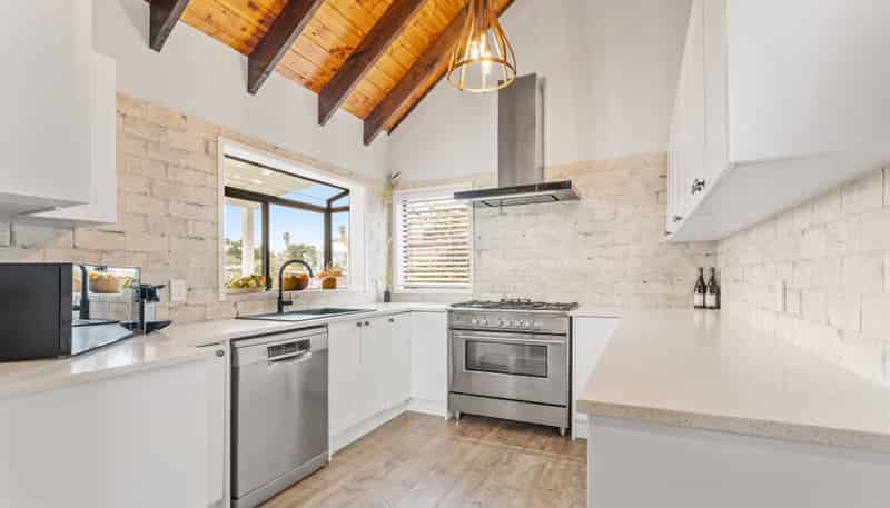 11 Moffat Road, Red Beach