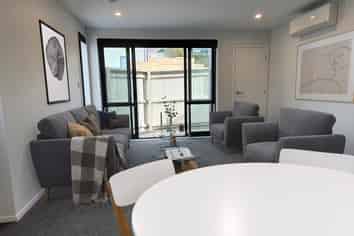2/4 Geddes Terrace, Avondale