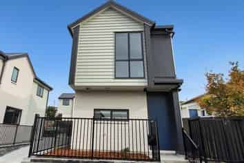 2/4 Geddes Terrace, Avondale