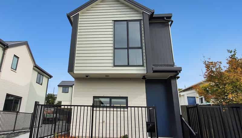 2/4 Geddes Terrace, Avondale