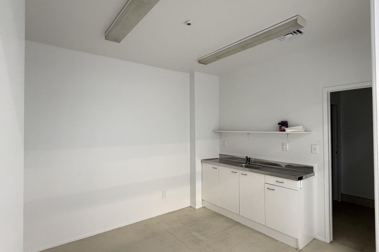 Functional 533sqm Warehouse & Office Space - Aanzicht 3