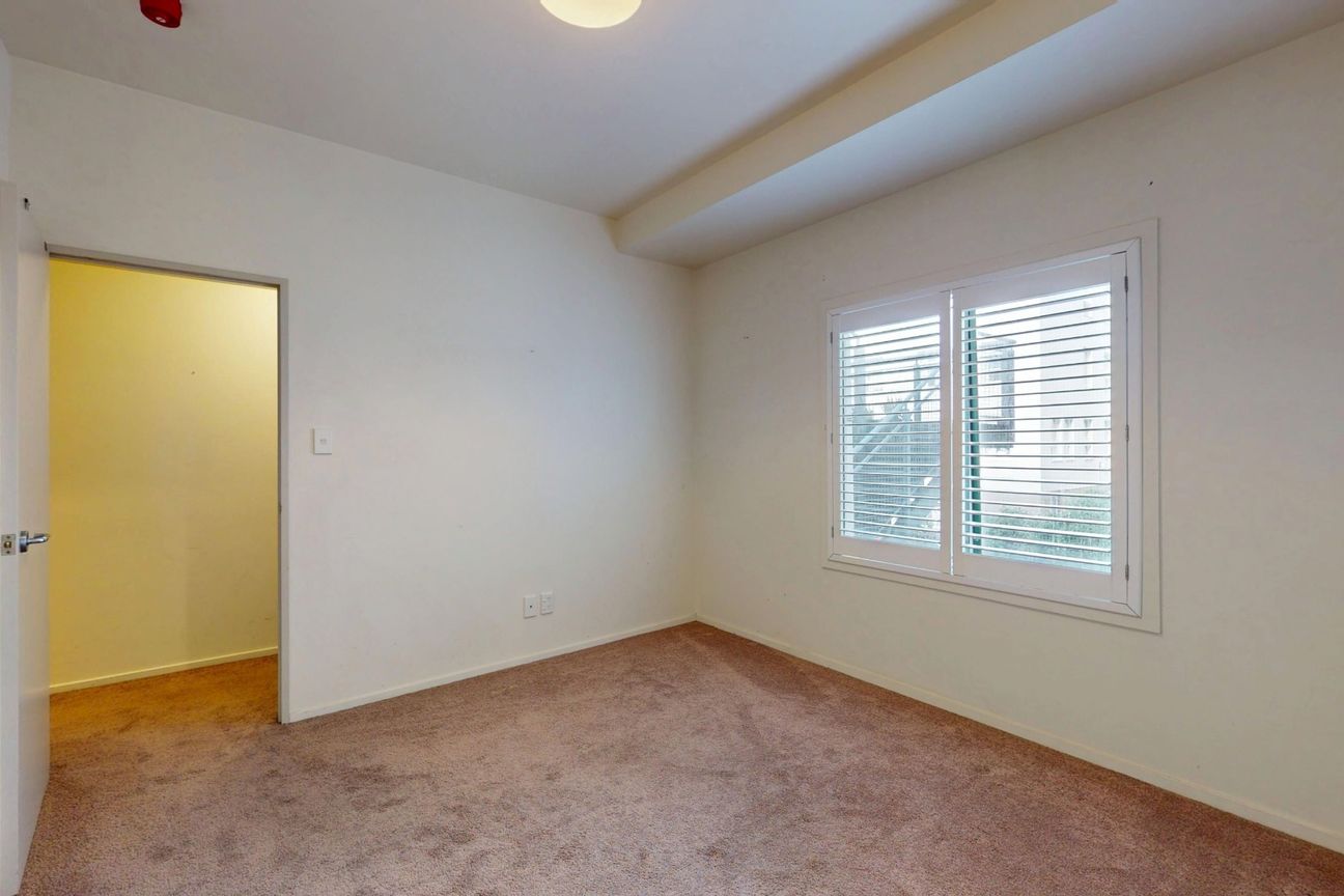 Inner City Convenience - Vista 4