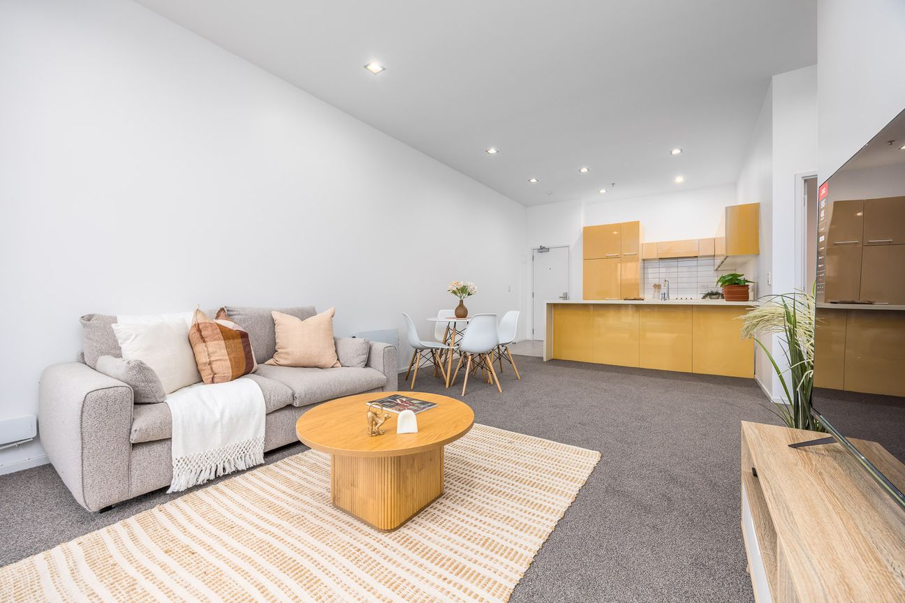 Sunny City-Fringe Living in Popular Uptown Apartments - Ansicht 6