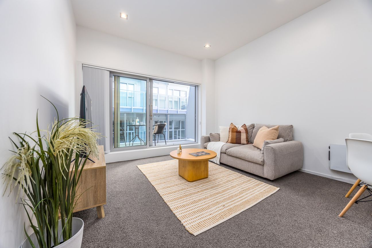 Sunny City-Fringe Living in Popular Uptown Apartments - Ansicht 2