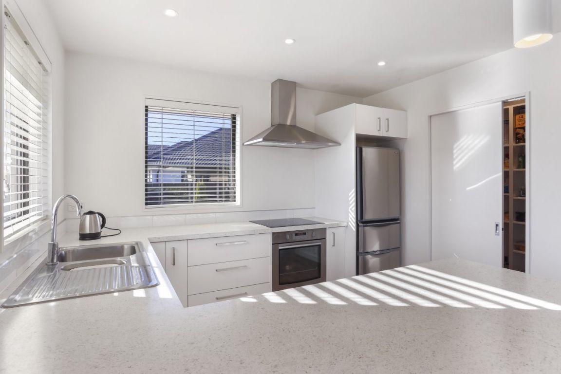 Sun, Space & A Sought-After Location - Widok 6