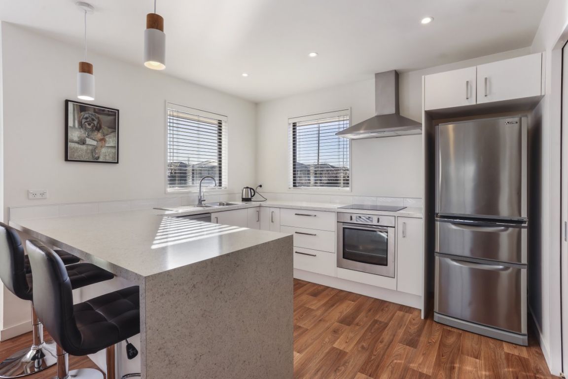 Sun, Space & A Sought-After Location - Widok 4