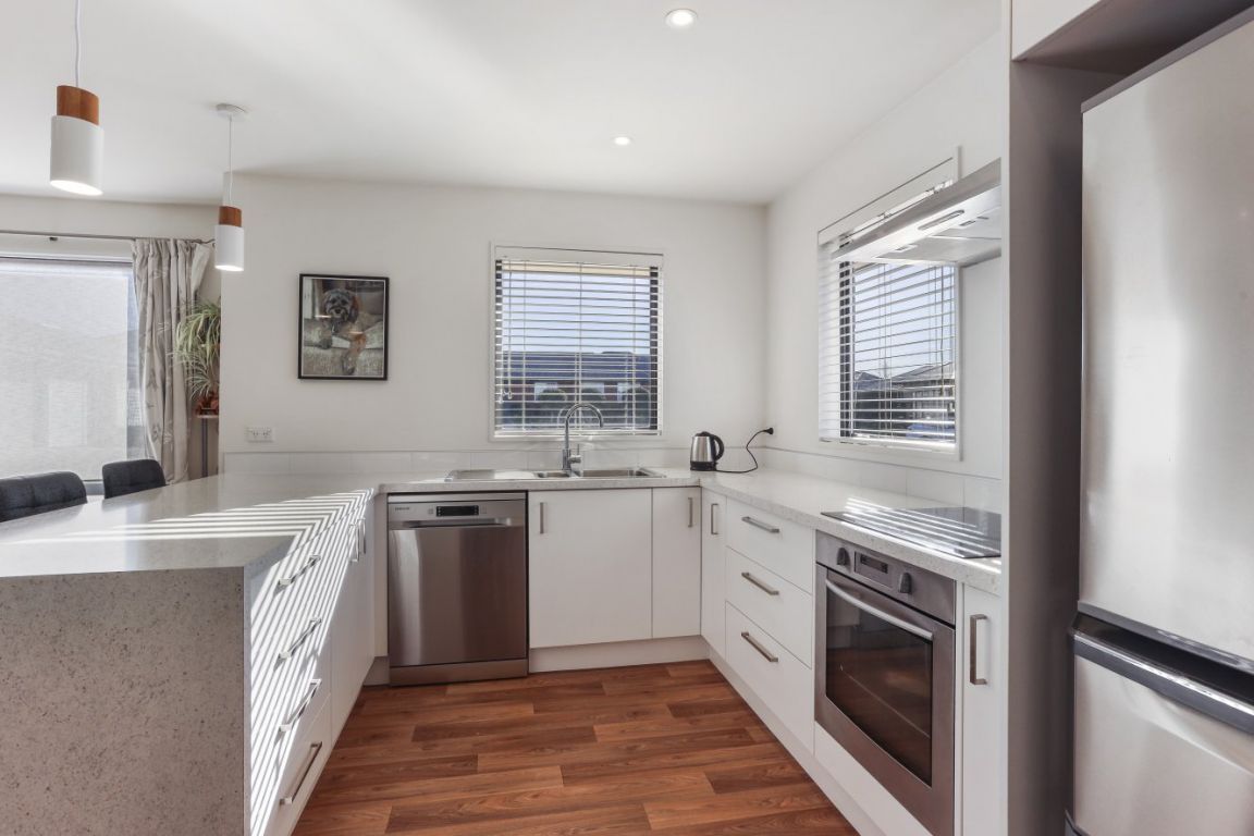Sun, Space & A Sought-After Location - Widok 5