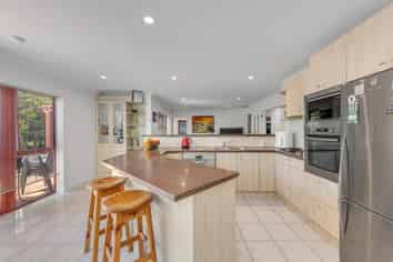 16 Bronte Place , Somerville