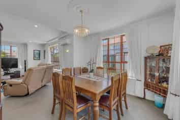 16 Bronte Place , Somerville