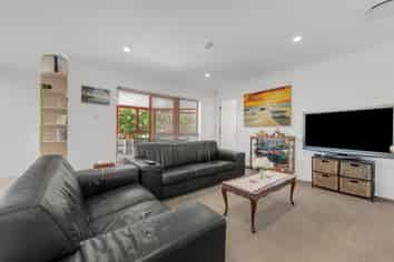16 Bronte Place , Somerville
