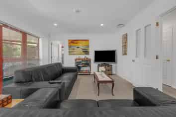 16 Bronte Place , Somerville