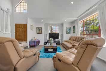 16 Bronte Place , Somerville