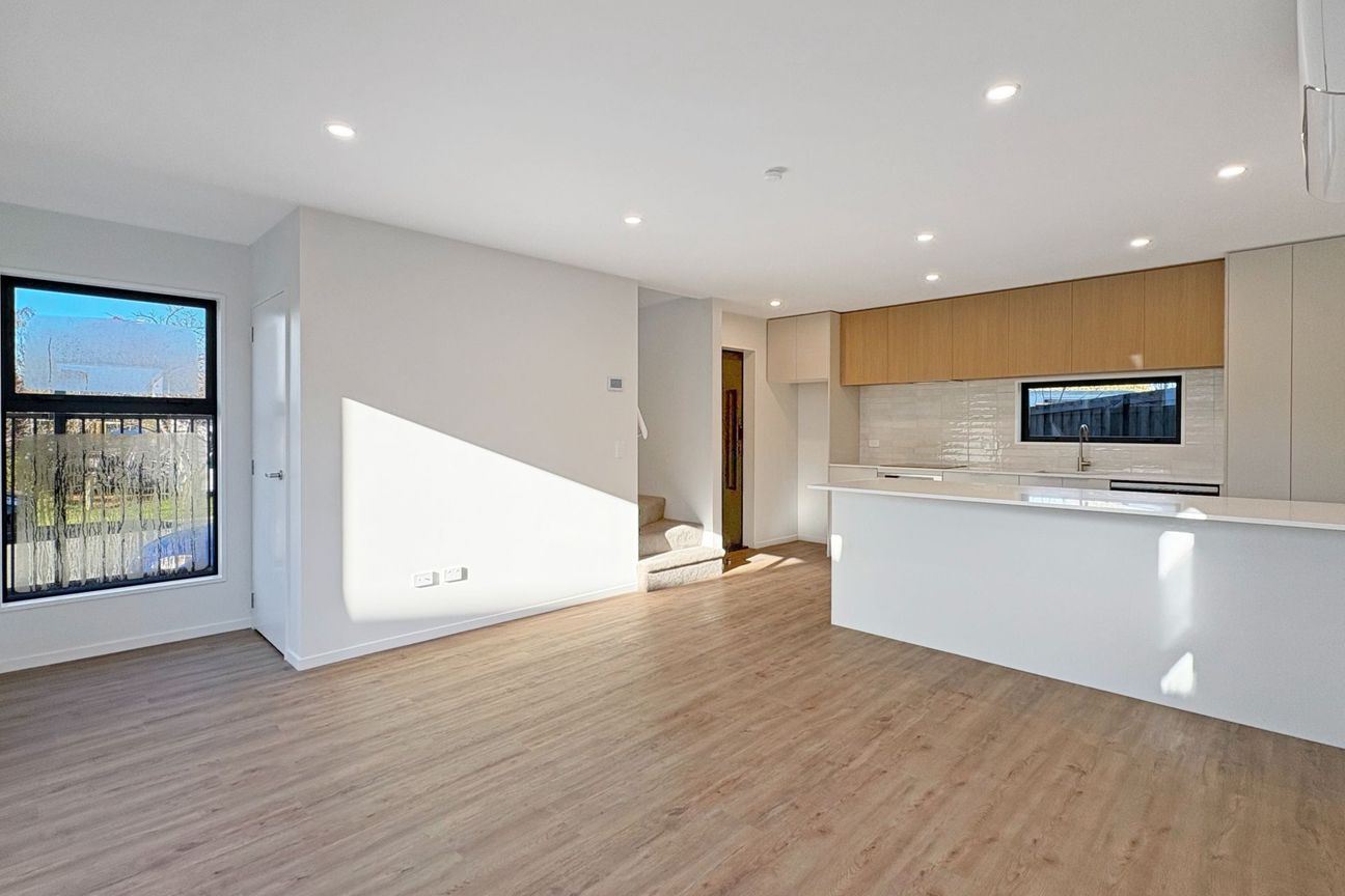 RICHMOND - BRAND NEW STANDALONE TOWNHOUSE, TWO BEDROOMS, CARPARK - Mehr