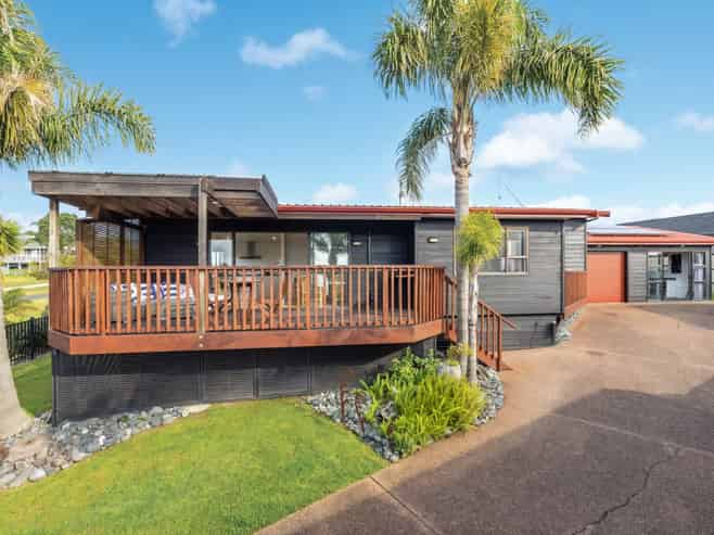 51 Mera Road, Algies Bay