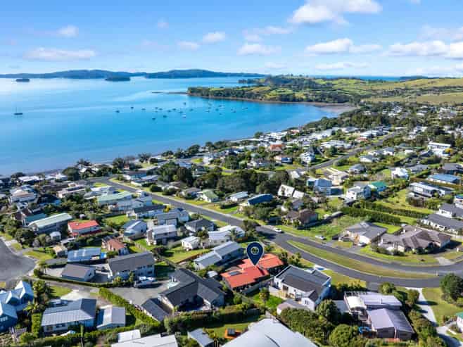 51 Mera Road, Algies Bay