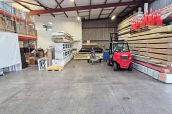 FLEXIBLE ROAD-FRONT INDUSTRIAL WAREHOUSE/OFFICE
