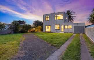 88 Rua Avenue, WAITARERE BEACH