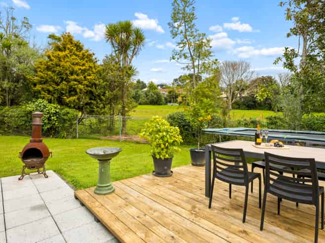 12 Woodfern Crescent, Titirangi