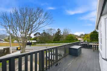 18 Mcentee Road, Waitakere