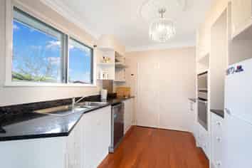18 Mcentee Road, Waitakere