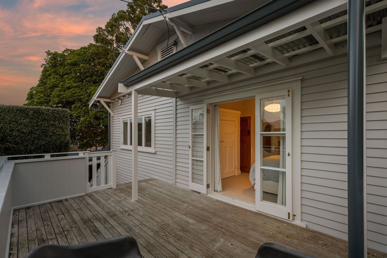 Pretty as a picture. Positioned to perfection. - Vista 4