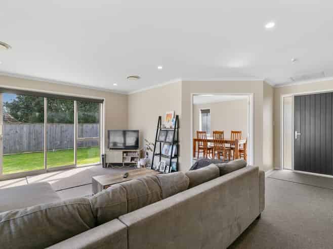 15 Barry Curtis Place, Levin