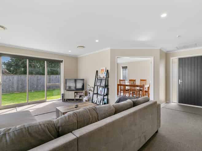 15 Barry Curtis Place, Levin