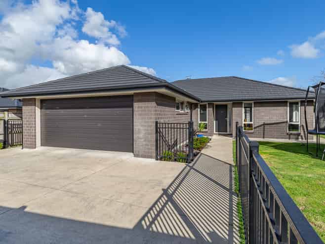 15 Barry Curtis Place, Levin