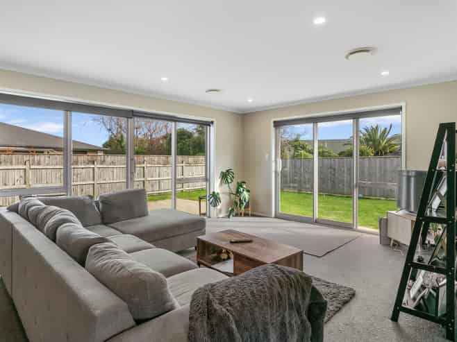 15 Barry Curtis Place, Levin