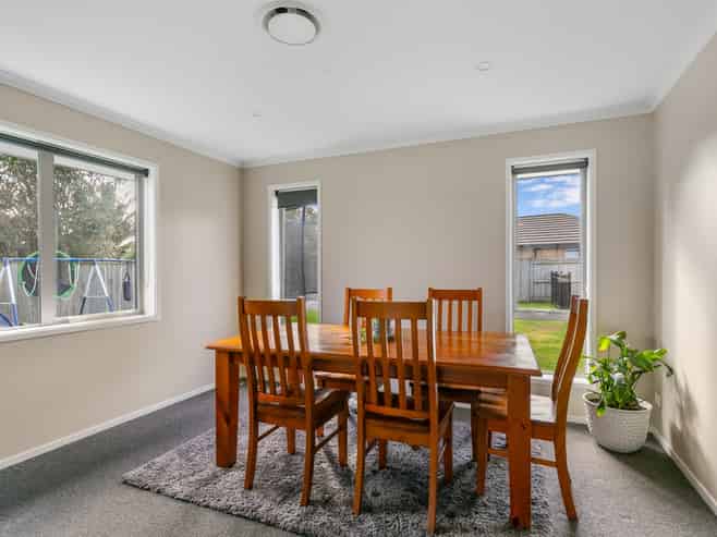 15 Barry Curtis Place, Levin