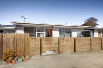 2/162 Stanmore Road, Linwood
