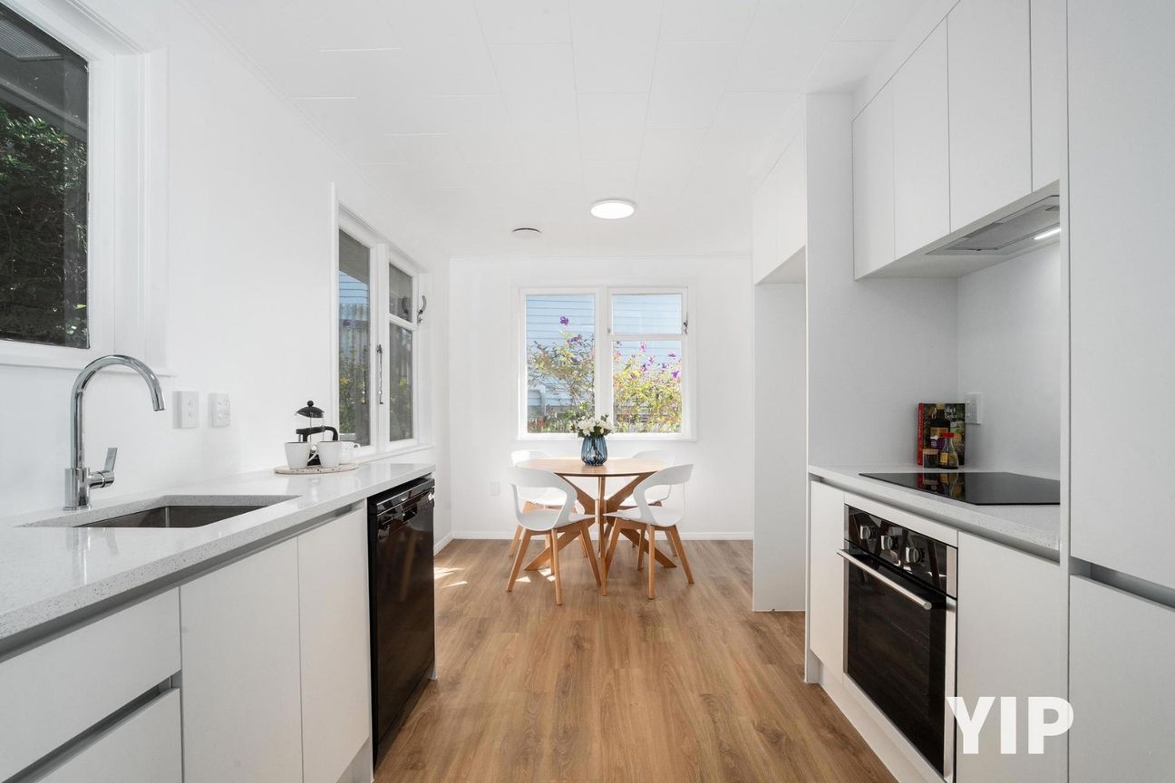Three-Bedroom Gem with Harbour Outlook! - Vista 2