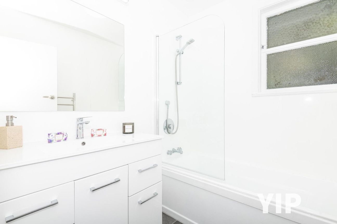 Three-Bedroom Gem with Harbour Outlook! - Vista 5