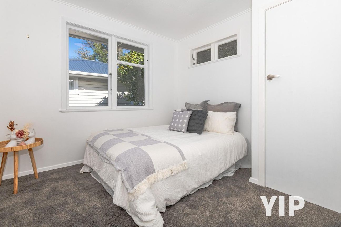 Three-Bedroom Gem with Harbour Outlook! - Vista 3