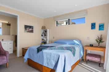 221 The Ridgeway, STOKE