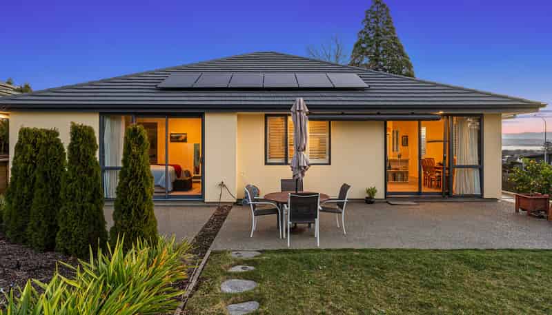 221 The Ridgeway, STOKE