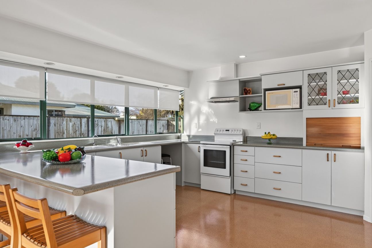 Sun-Filled Family Home with Space to Spare - Bild 5