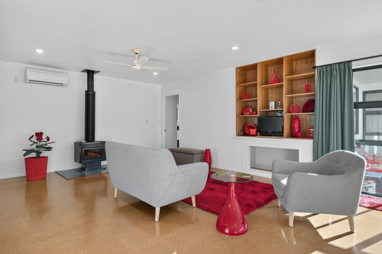 Sun-Filled Family Home with Space to Spare - Bild 6