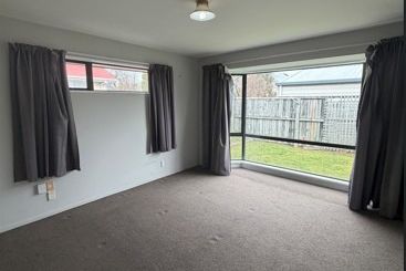 Sun, Space & Secure - Your Ideal Addington Home Awaits - Bild 4